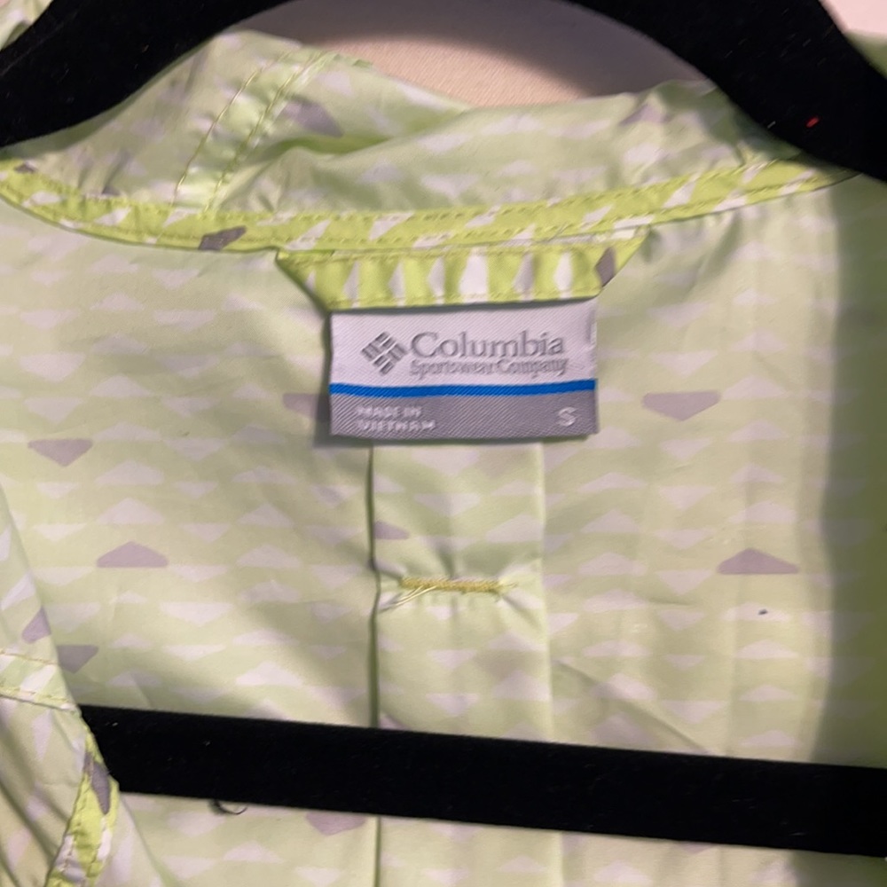 Women’s Small Columbia Green Triangle Lightweight Zip-Up Windbreaker Jacket - Picture 9 of 9